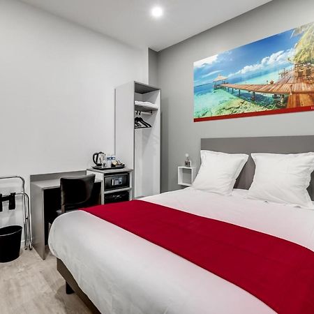 Paris Hotel Clichy Esterno foto